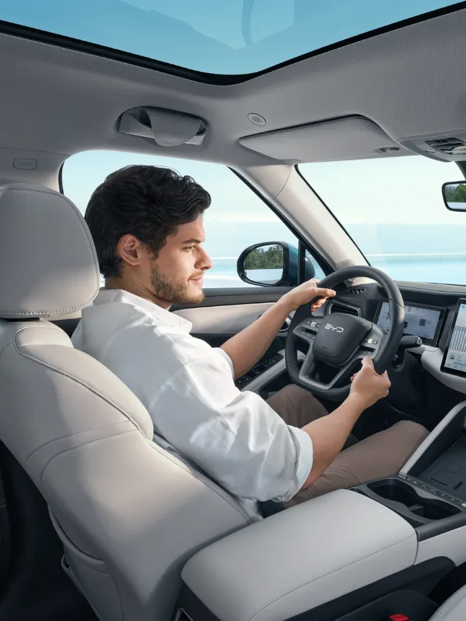 Wnętrze BYD ATTO 2 DM-i