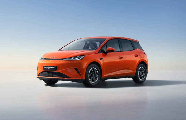 BYD_Harmony_Auto_Hybrydowy_Dolphin-G-DM-i_Nadwozie_Orange-Sunset