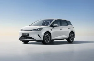BYD_Harmony_Auto_Hybrydowy_Dolphin-G-DM-i_Nadwozie_Skiing-White