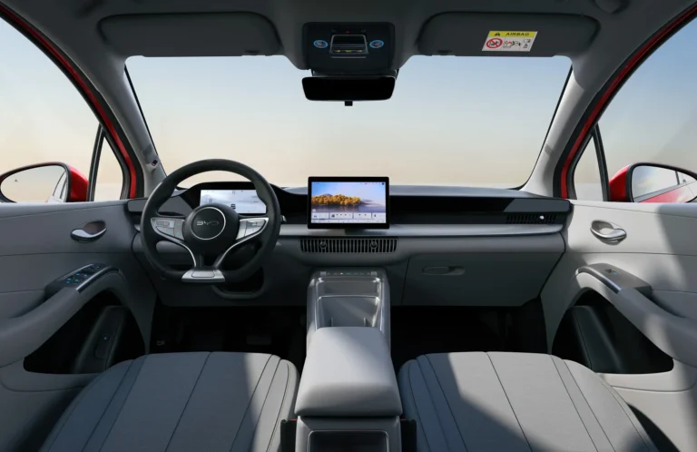 BYD_Harmony_Auto_Hybrydowy_Dolphin-G-DM-i_Wnętrze_Sea-Salt-Grey